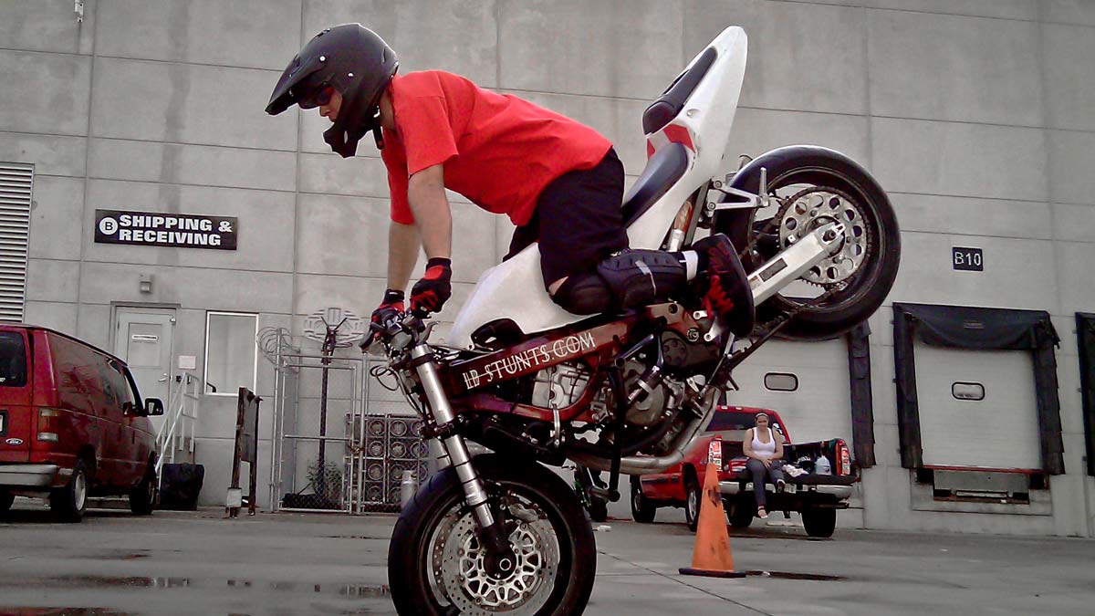 Stoppie in the rain